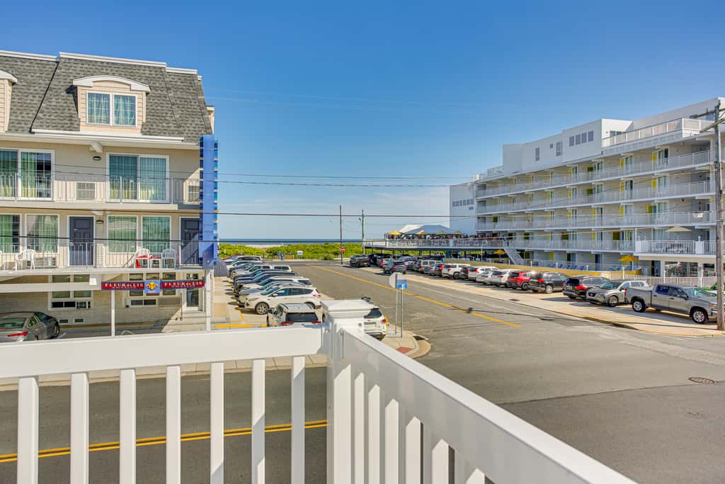 Wildwood Crest Condo w/ Pool & Beach Access!