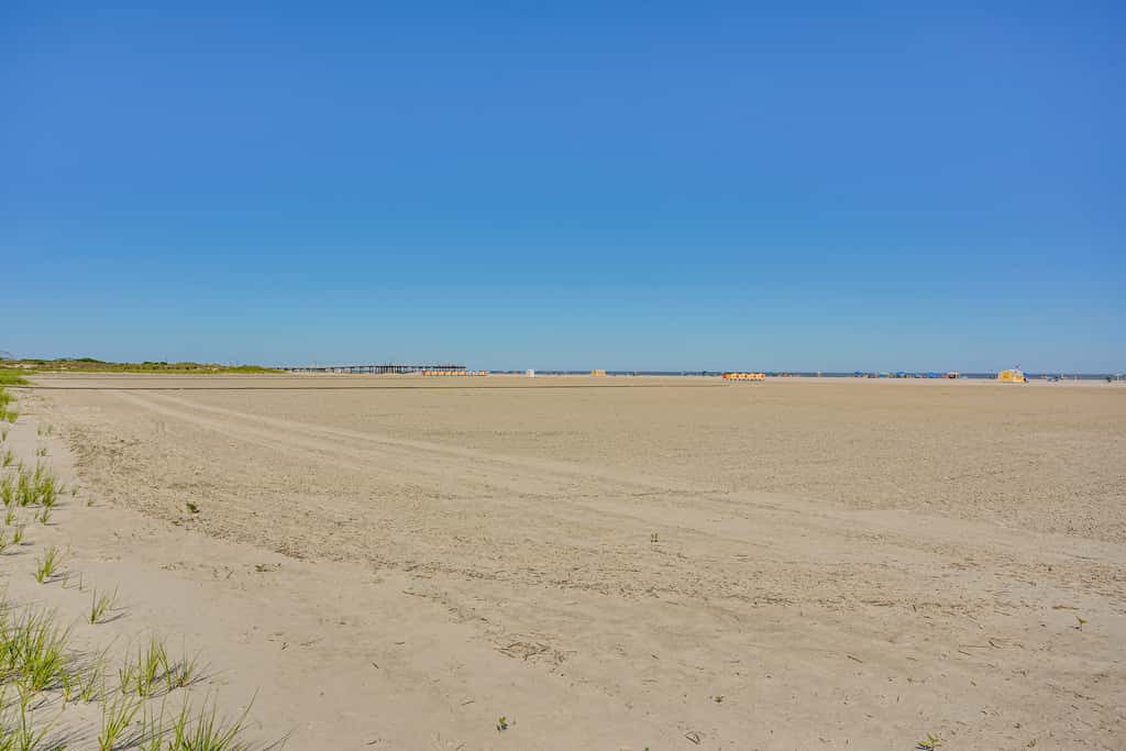 Wildwood Crest Condo w/ Pool & Beach Access!