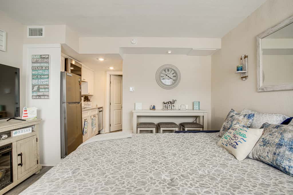 Wildwood Crest Condo w/ Pool & Beach Access!