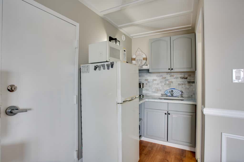 Walk to Shore: Wildwood Crest Studio w/ Pool View!