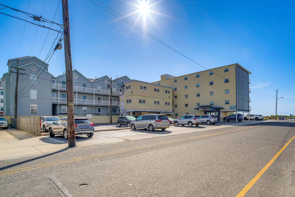 Walk to Shore: Wildwood Crest Studio w/ Pool View!
