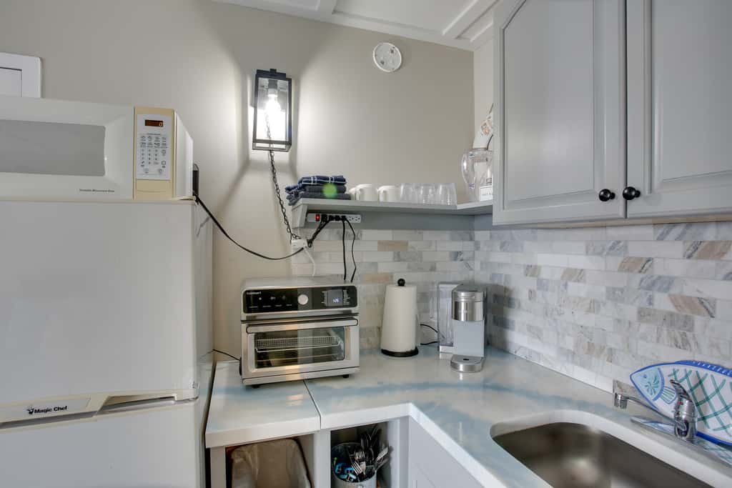 Walk to Shore: Wildwood Crest Studio w/ Pool View!