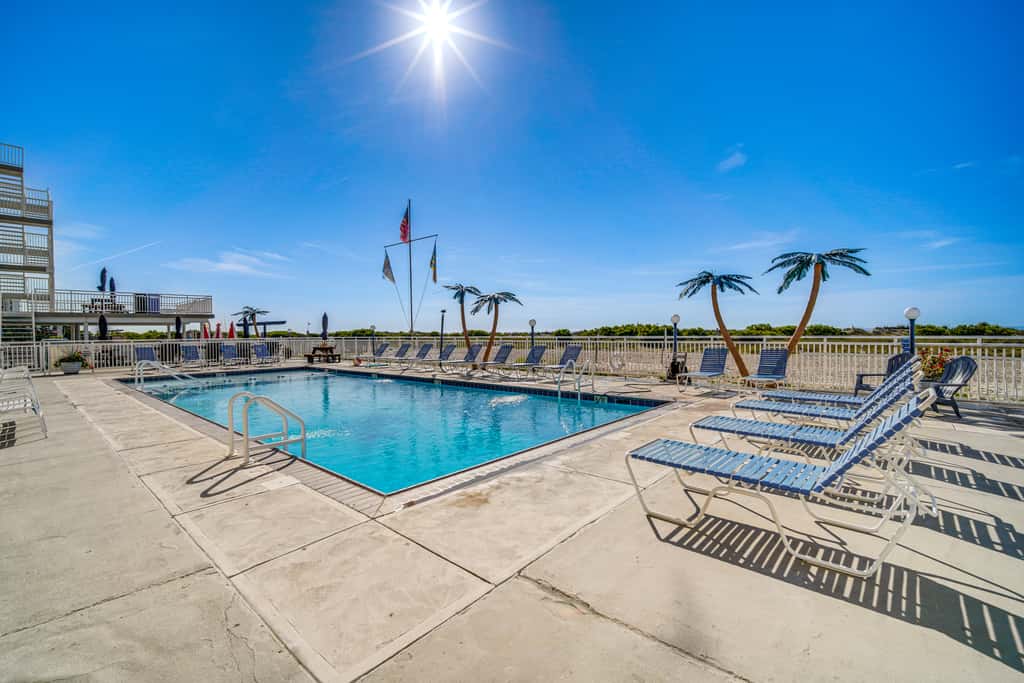Walk to Shore: Wildwood Crest Studio w/ Pool View!