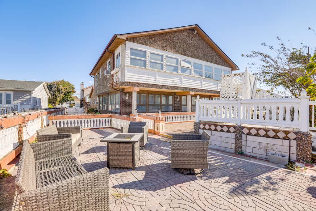 Beachfront Home ~ 7 Mi to Cape May!