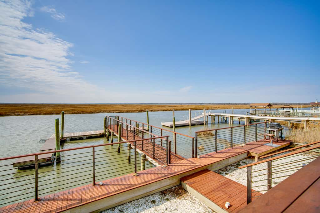 2 Mi to Stone Harbor Beach: Lovely Bayfront Home
