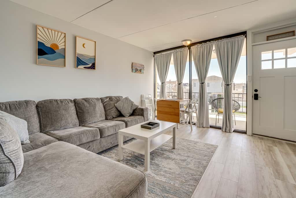 Walk to Beach: North Wildwood Condo w/ Pool Access