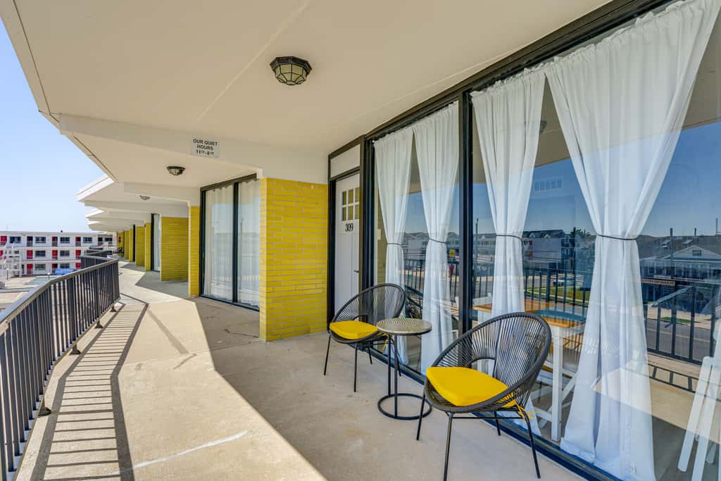 Walk to Beach: North Wildwood Condo w/ Pool Access