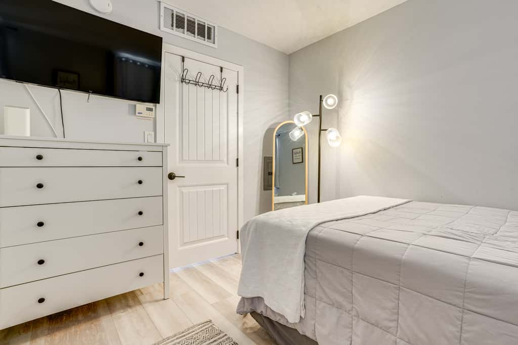 Walk to Beach: North Wildwood Condo w/ Pool Access