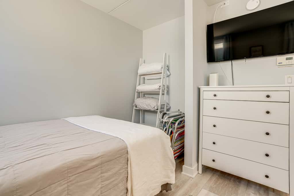 Walk to Beach: North Wildwood Condo w/ Pool Access