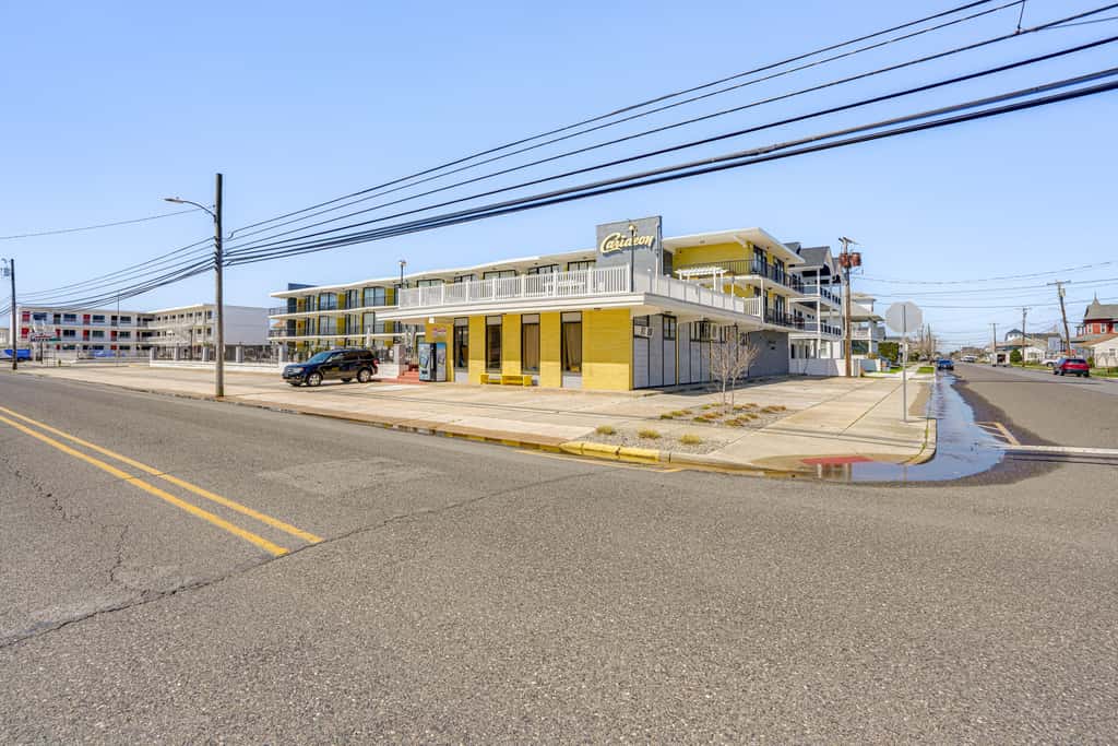 Walk to Beach: North Wildwood Condo w/ Pool Access