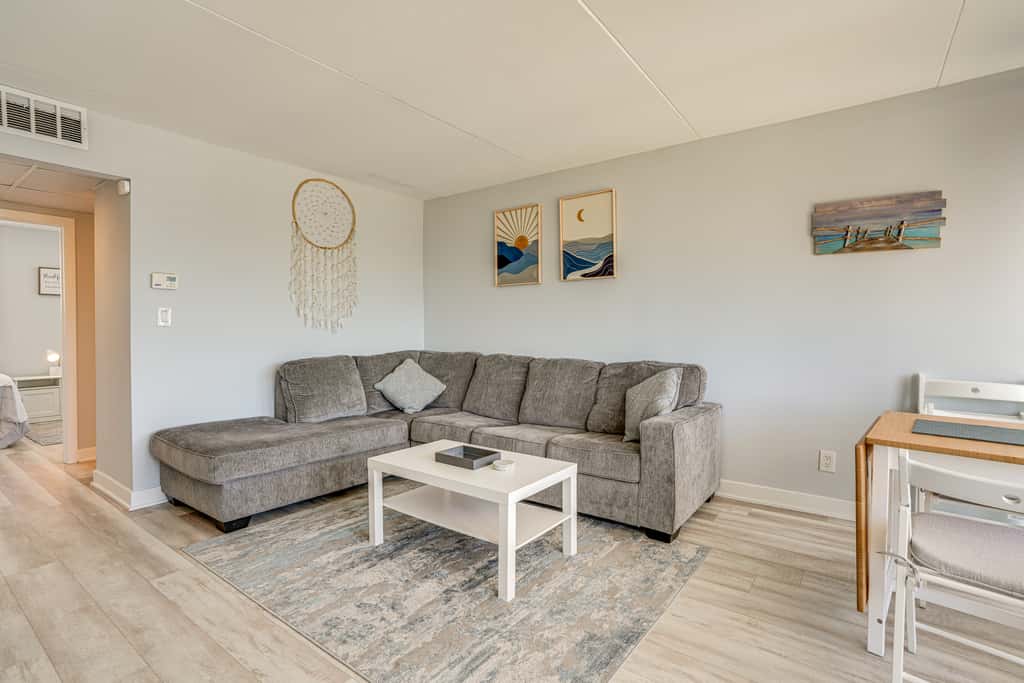 Walk to Beach: North Wildwood Condo w/ Pool Access