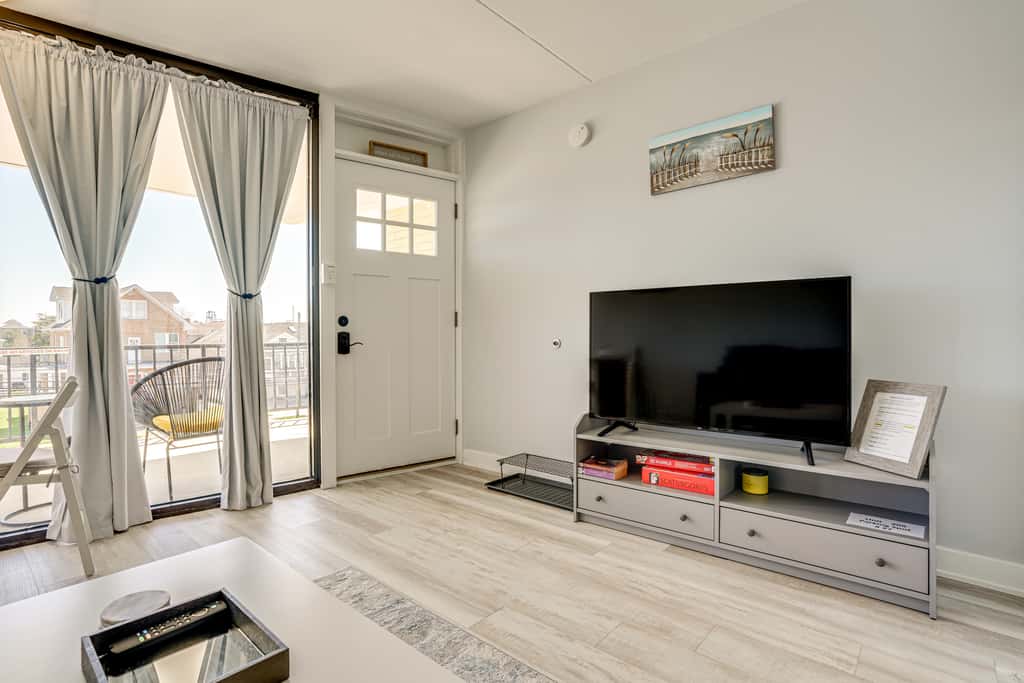 Walk to Beach: North Wildwood Condo w/ Pool Access