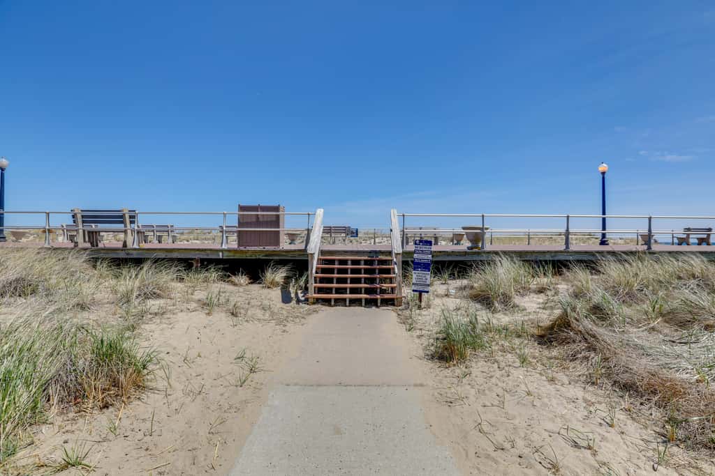 Walk to Beach & Dtwn: Apt in Ocean Grove
