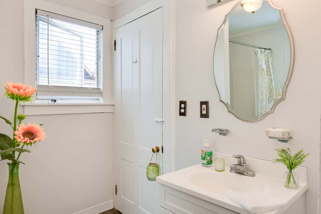 5 Blocks to Beach: Apt w/ Balcony in Ocean Grove!