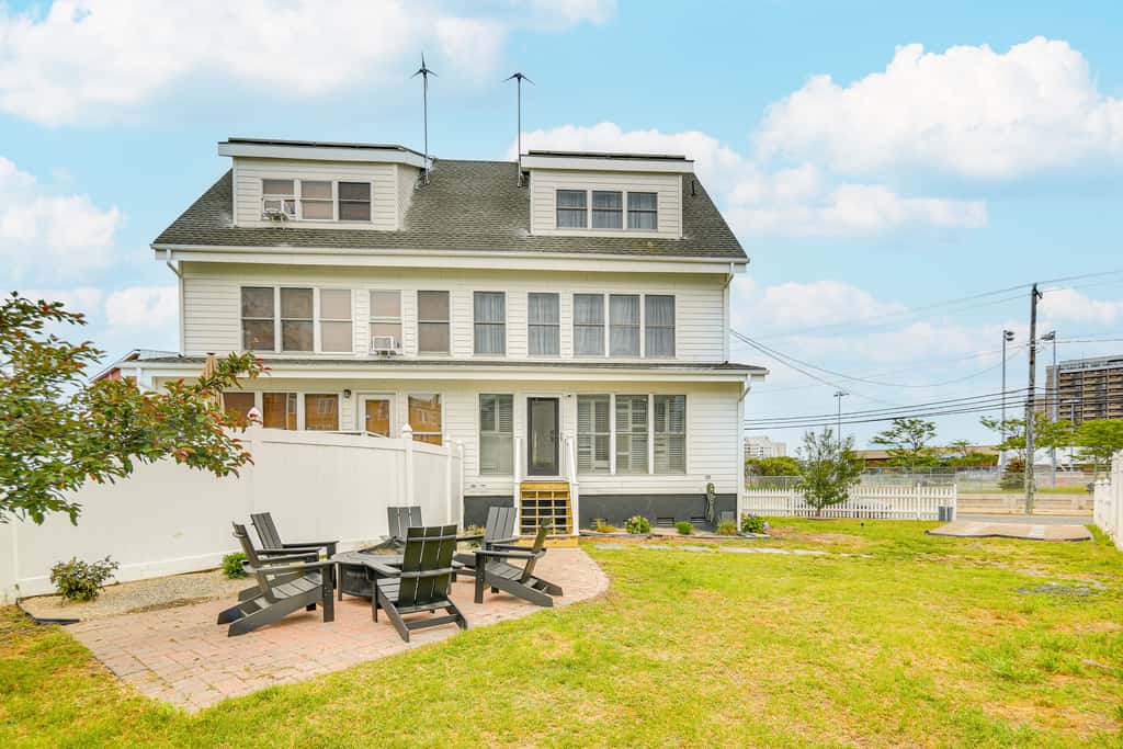 Luxe & Cozy Gem: Walk to Beach & Boardwalk - Bikes