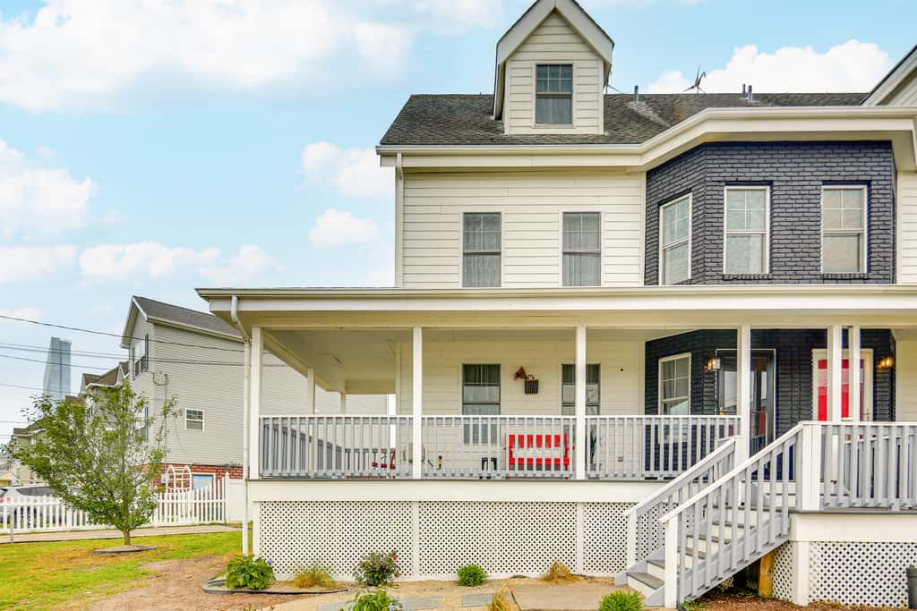 Luxe & Cozy Gem: Walk to Beach & Boardwalk - Bikes