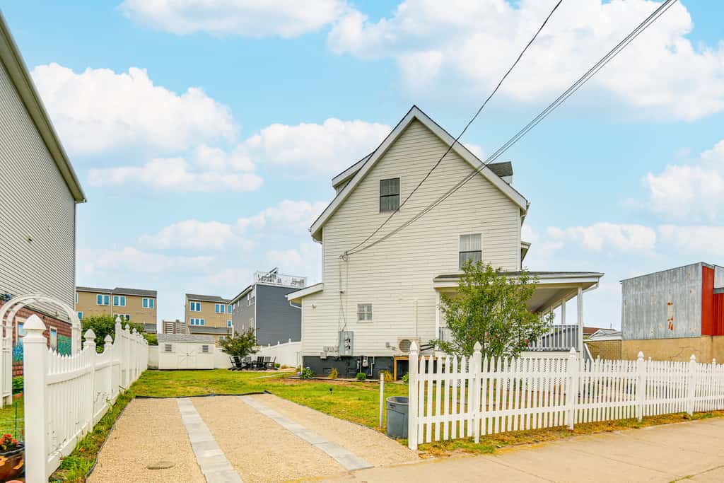 Luxe & Cozy Gem: Walk to Beach & Boardwalk - Bikes