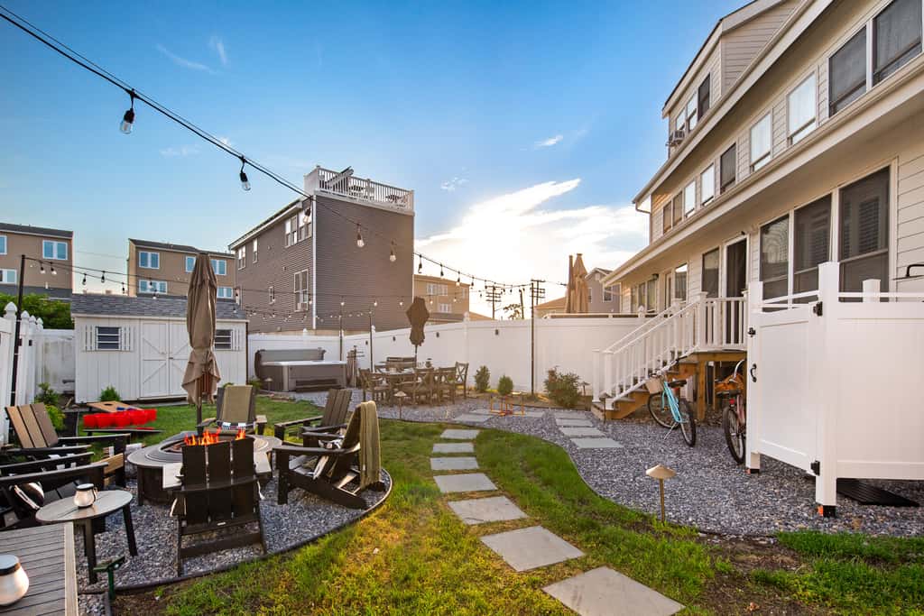 Luxe & Cozy Gem: Walk to Beach & Boardwalk - Bikes