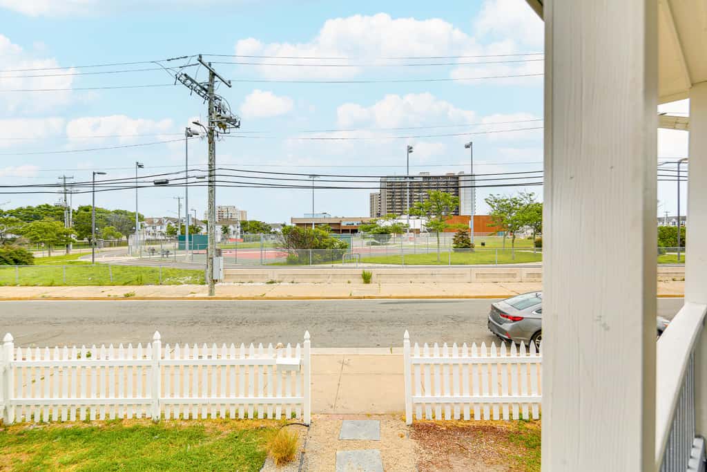 Luxe & Cozy Gem: Walk to Beach & Boardwalk - Bikes