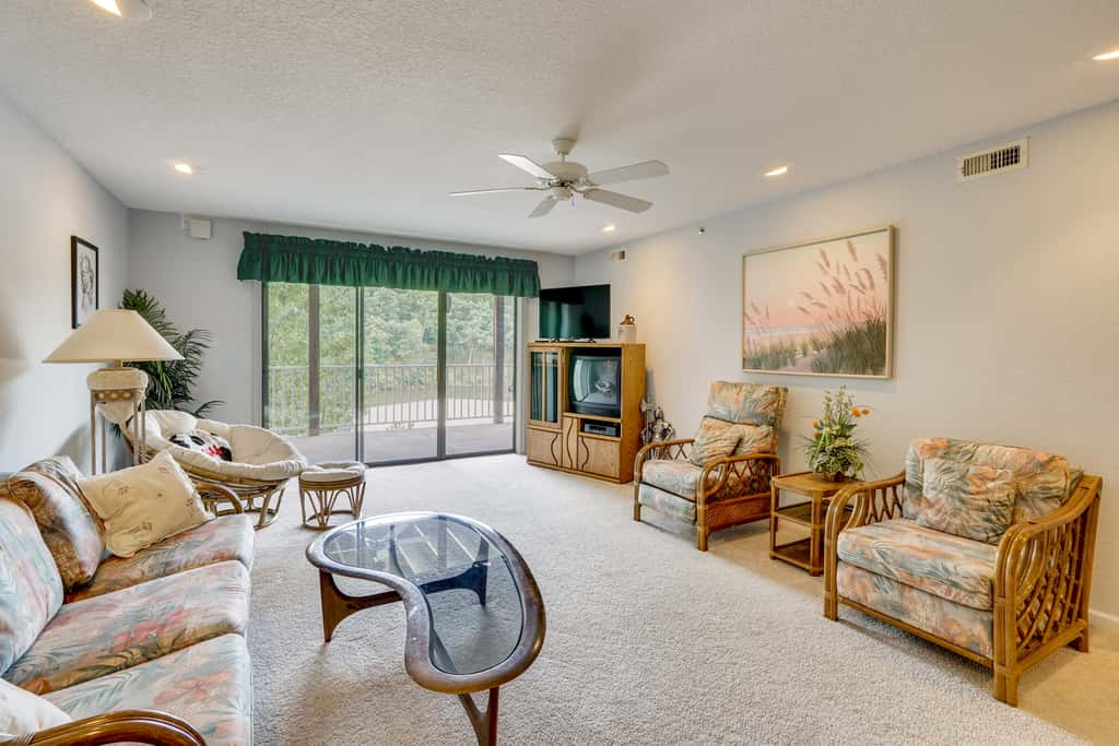 Tranquil Osage Beach Condo w/ Waterfront Decks!