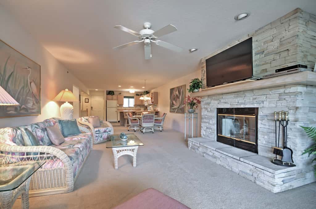 Tranquil Osage Beach Condo w/ Waterfront Decks!