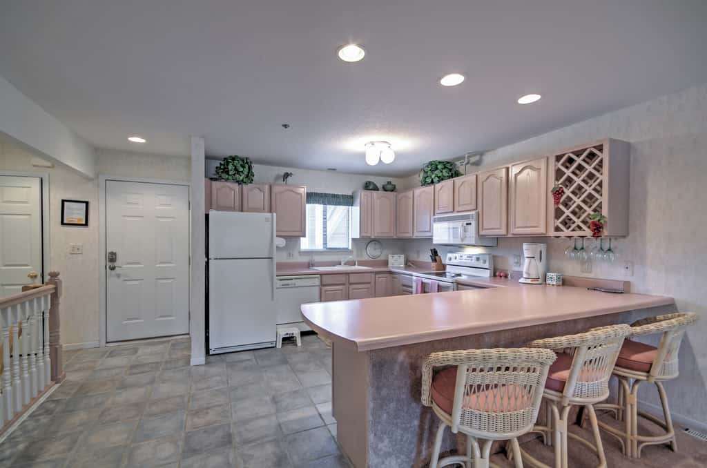 Tranquil Osage Beach Condo w/ Waterfront Decks!