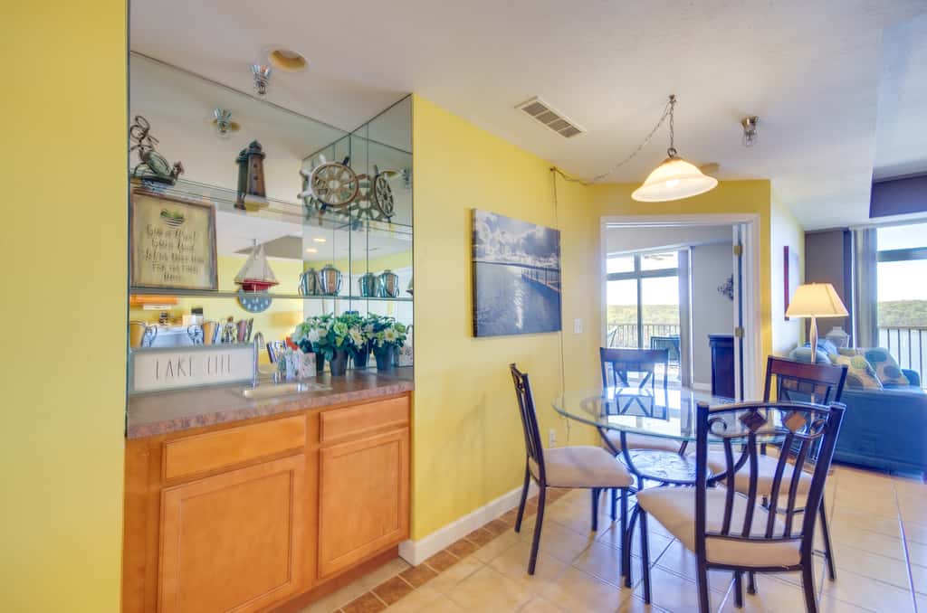 Lakefront Osage Beach Condo: Balcony & Pool Access