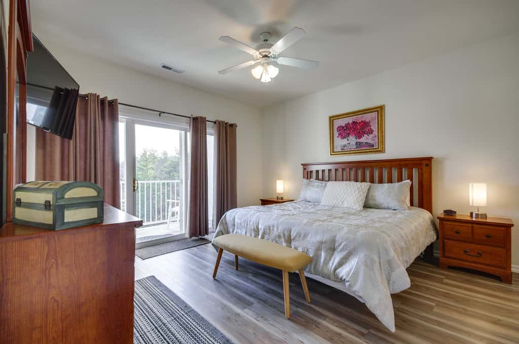 Lakefront Osage Beach Condo: Dock Your Boat Here!