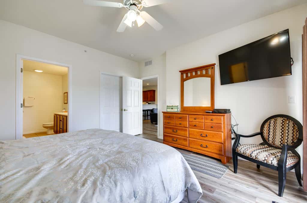 Lakefront Osage Beach Condo: Dock Your Boat Here!