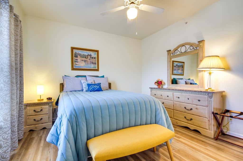 Lakefront Osage Beach Condo: Dock Your Boat Here!