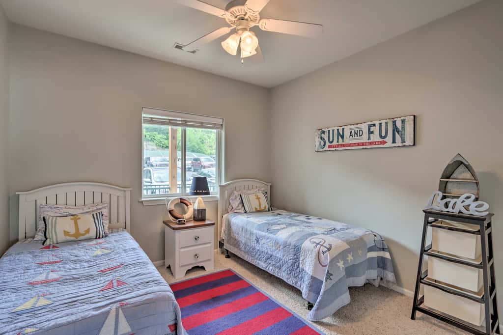 Balcony & Seasonal Pool: Lakefront Ozark Condo