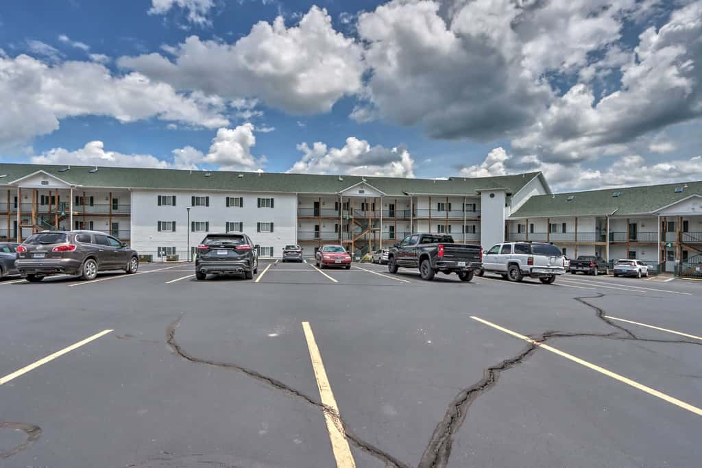 Balcony & Seasonal Pool: Lakefront Ozark Condo
