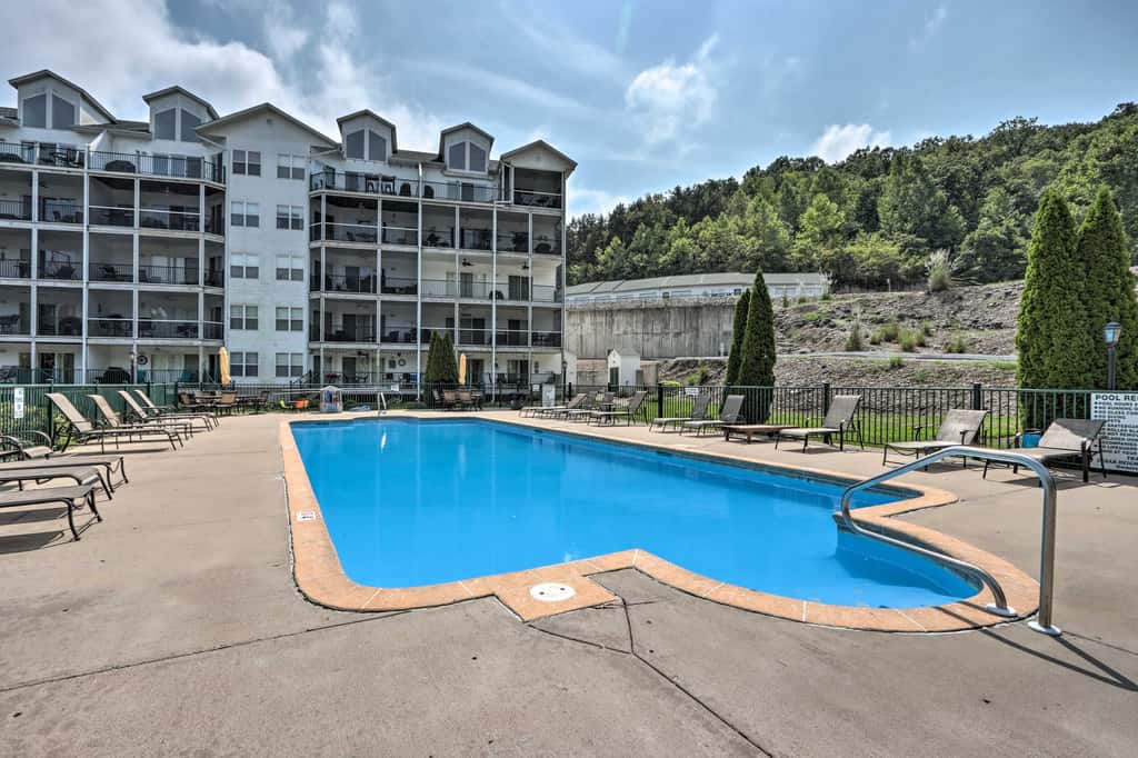 Balcony & Seasonal Pool: Lakefront Ozark Condo
