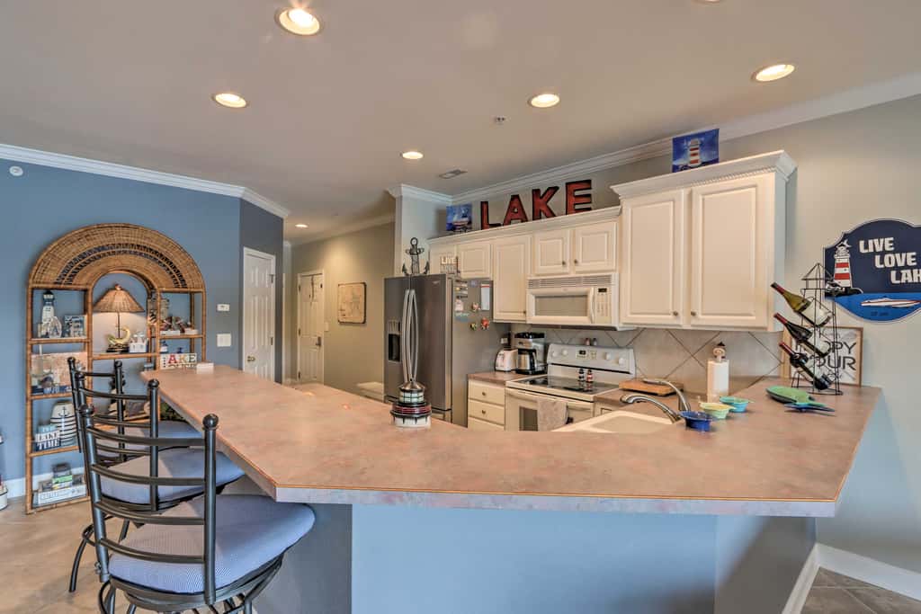 Balcony & Seasonal Pool: Lakefront Ozark Condo