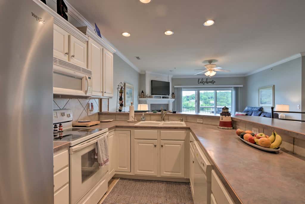 Balcony & Seasonal Pool: Lakefront Ozark Condo