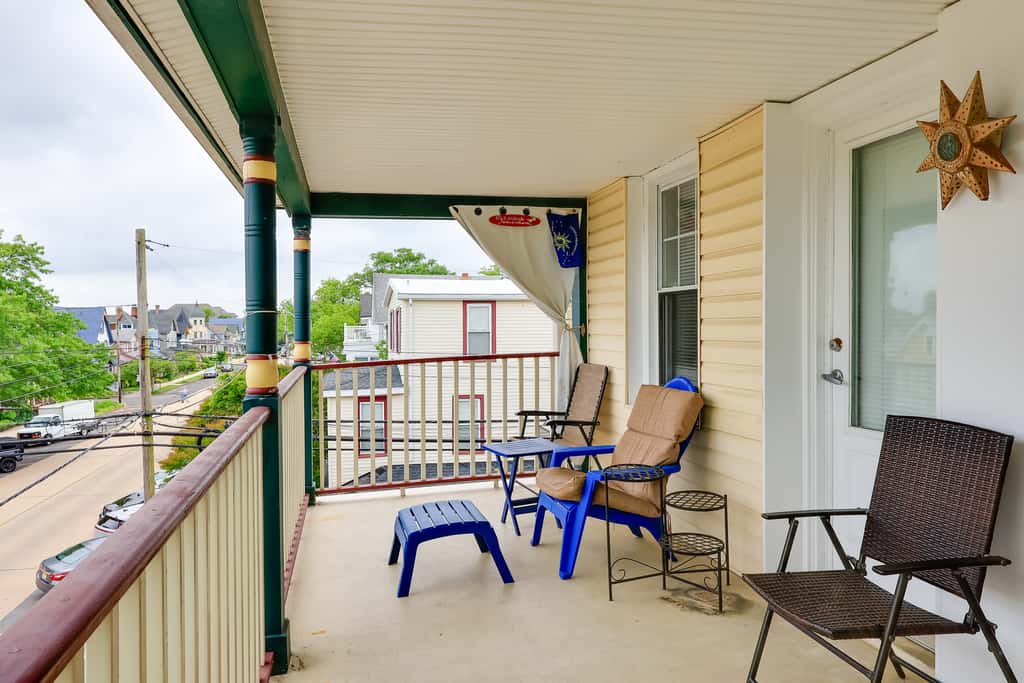 Walk to Downtown & Beach: Ocean Grove Apartment!