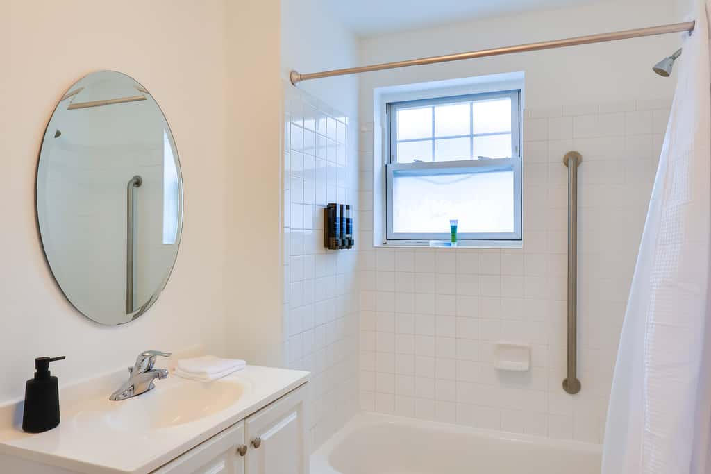 Walk to Downtown & Beach: Ocean Grove Apartment!