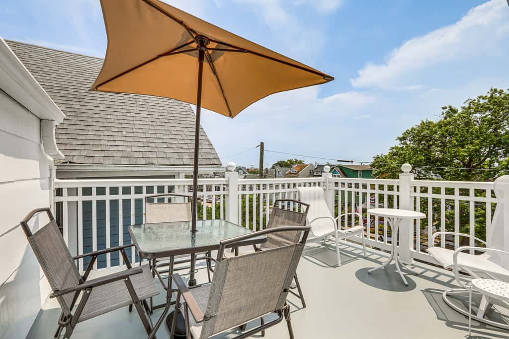 Stroll to Ocean Grove Boardwalk & Beach: Sleek Apt