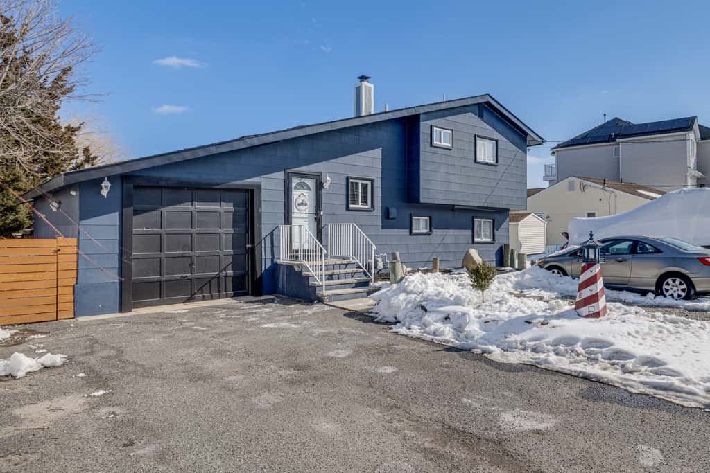 Canal-Front Backyard Oasis! Jersey Shore Retreat