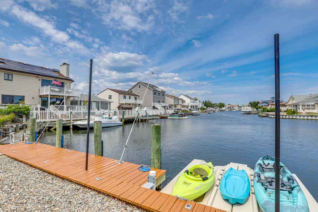 Canal-Front Backyard Oasis! Jersey Shore Retreat