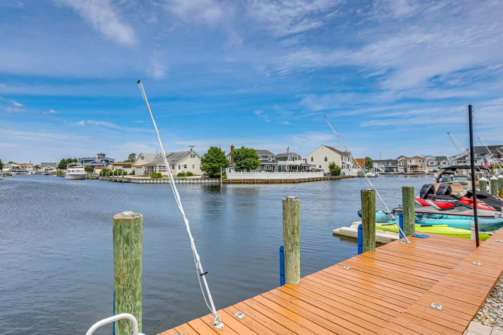 Canal-Front Backyard Oasis! Jersey Shore Retreat