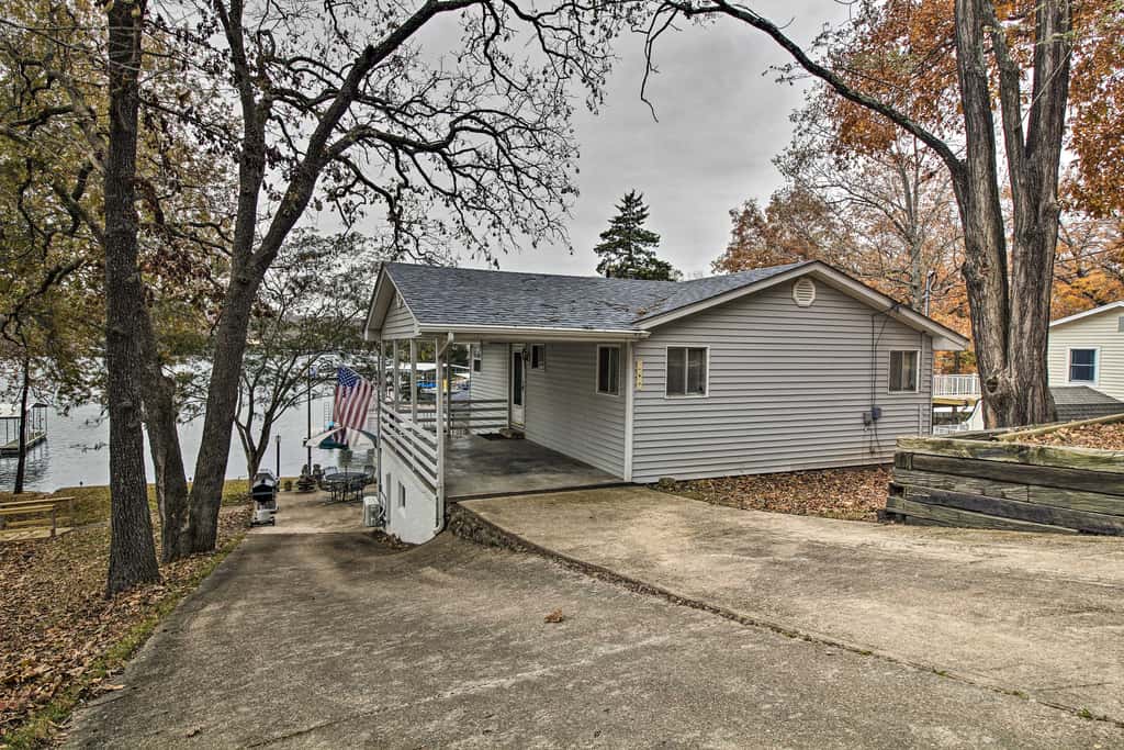 ‘Lily Pad’ Oasis w/ Dock on Lake of the Ozarks!