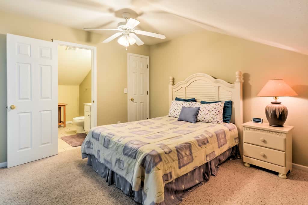 2 Pools! Group-Friendly Unit on Lake of the Ozarks