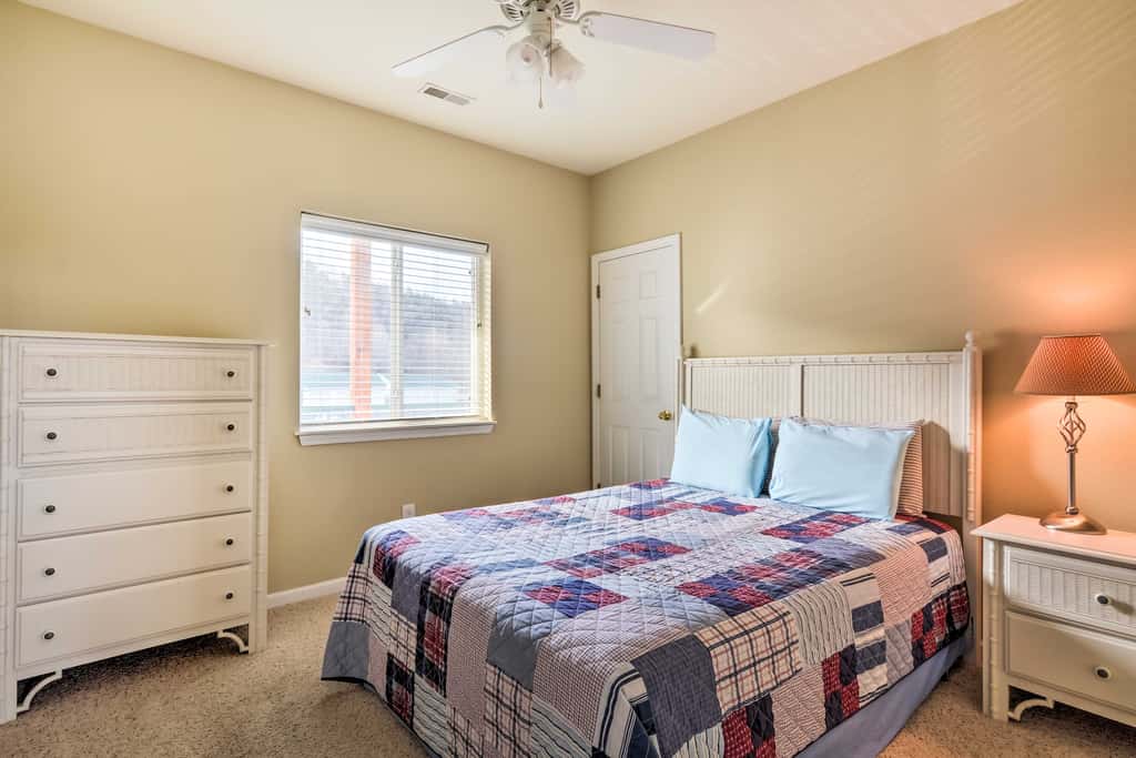 2 Pools! Group-Friendly Unit on Lake of the Ozarks