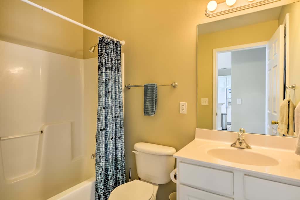 2 Pools! Group-Friendly Unit on Lake of the Ozarks