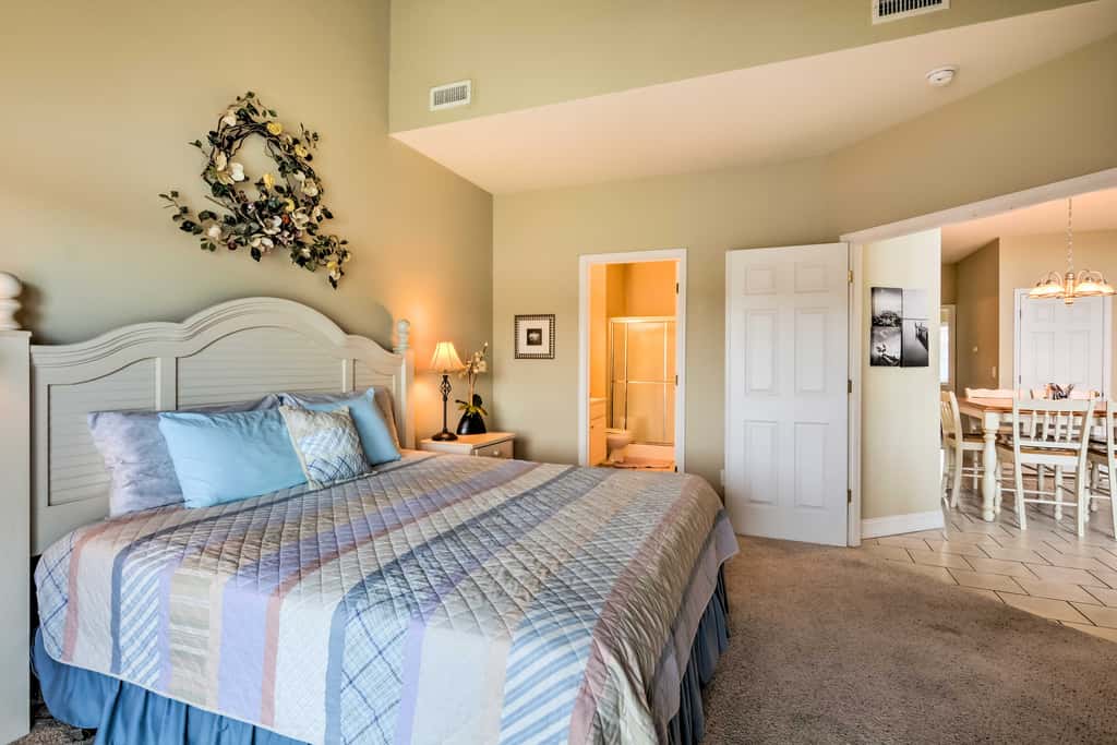 2 Pools! Group-Friendly Unit on Lake of the Ozarks