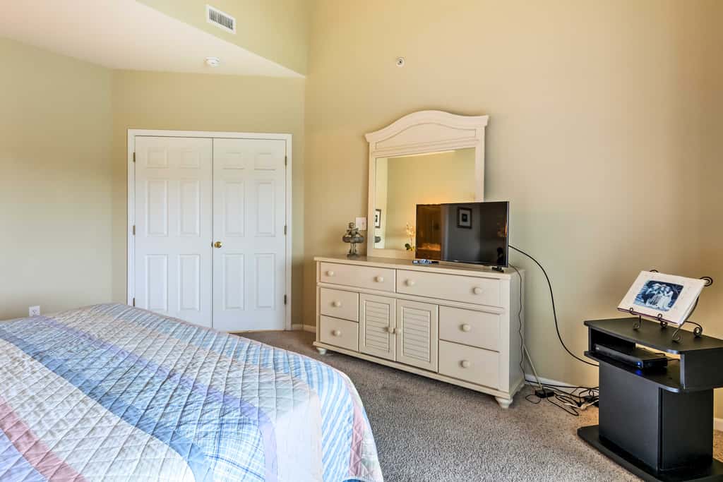 2 Pools! Group-Friendly Unit on Lake of the Ozarks