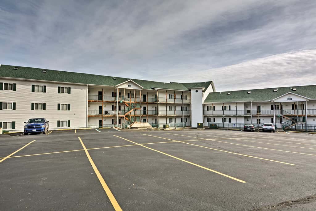 2 Pools! Group-Friendly Unit on Lake of the Ozarks