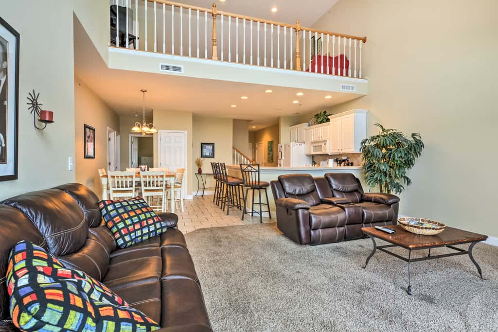 2 Pools! Group-Friendly Unit on Lake of the Ozarks