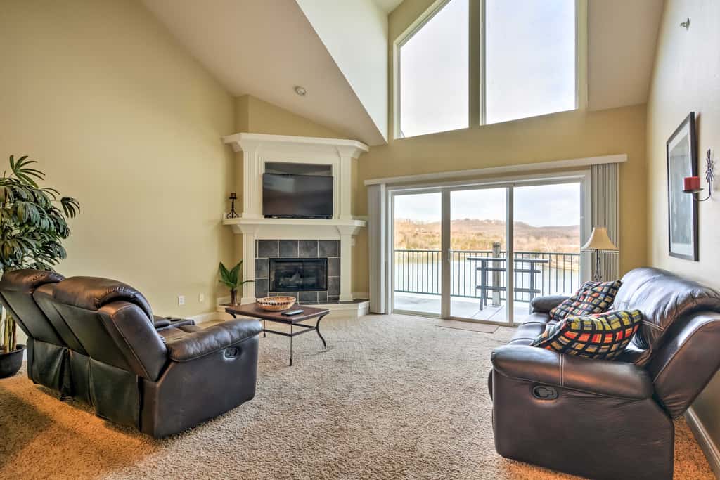 2 Pools! Group-Friendly Unit on Lake of the Ozarks